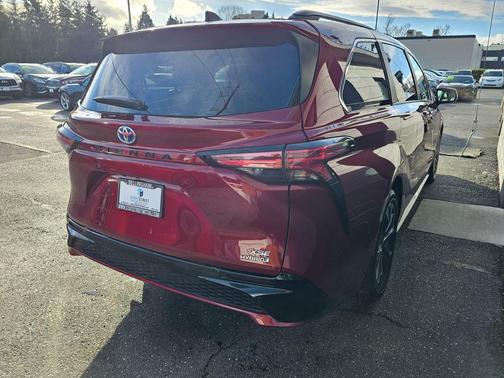 2024 Toyota Sienna XSE 7 Passenger