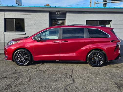 2024 Toyota Sienna XSE 7 Passenger