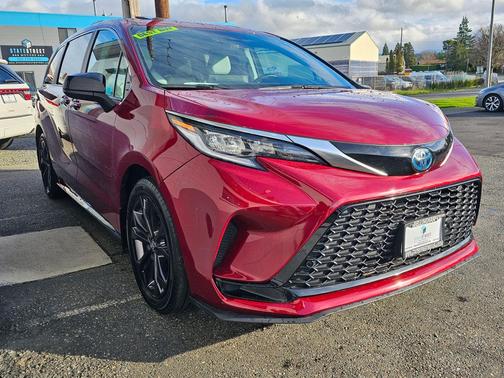 2024 Toyota Sienna XSE 7 Passenger