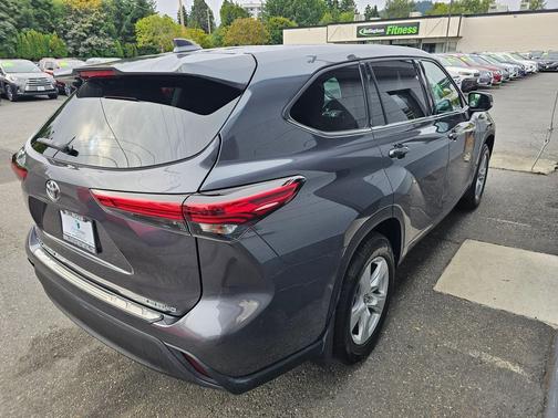 2020 Toyota Highlander LE