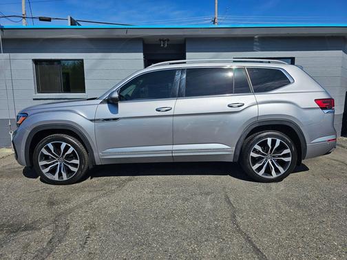 Pyrite Silver Metallic 2022 Volkswagen Atlas 3.6L SEL Premium
