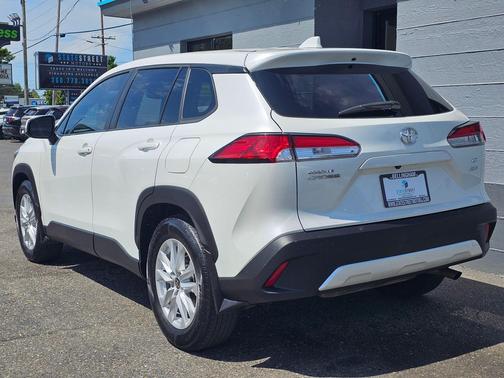 Wind Chill Pearl 2023 Toyota Corolla Cross LE