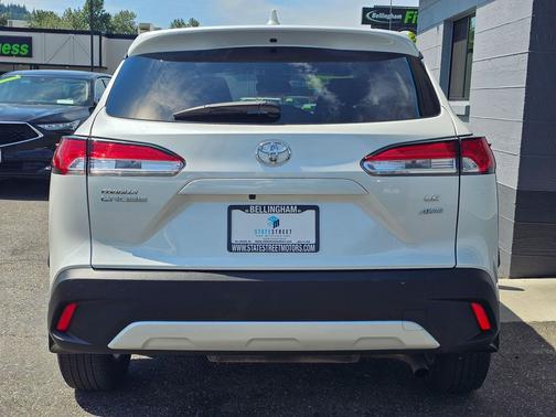 Wind Chill Pearl 2023 Toyota Corolla Cross LE