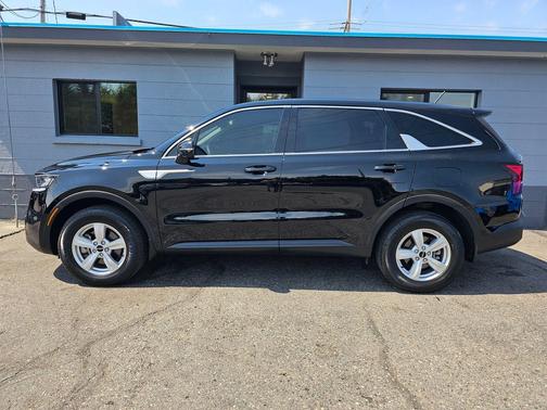 Ebony Black 2023 Kia Sorento LX