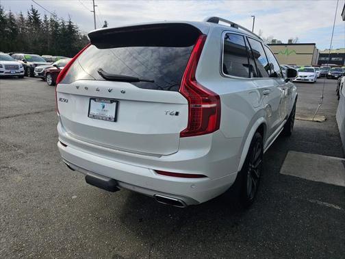 2017 Volvo XC90 T6 Momentum