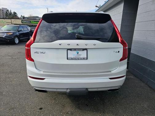 2017 Volvo XC90 T6 Momentum