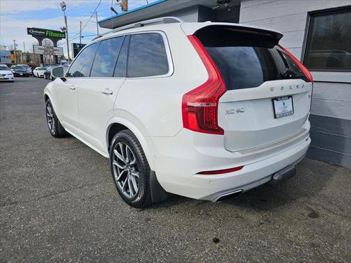 2017 Volvo XC90 T6 Momentum