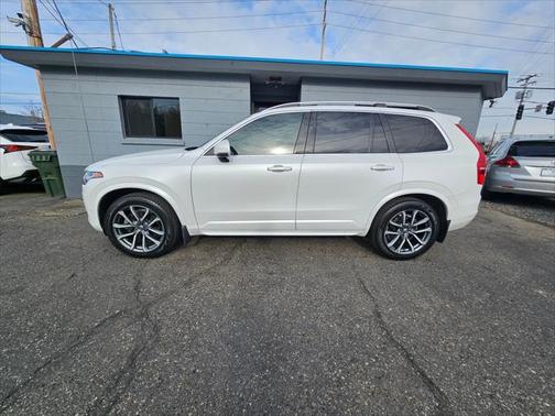 2017 Volvo XC90 T6 Momentum
