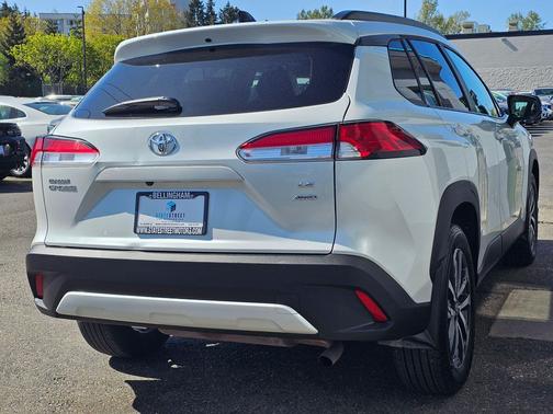 Wind Chill Pearl 2025 Toyota Corolla Cross LE