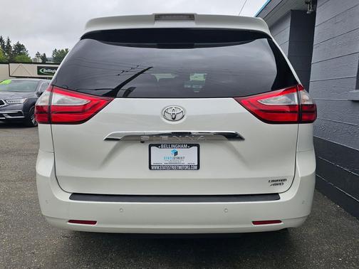 Blizzard Pearl 2019 Toyota Sienna Limited Premium