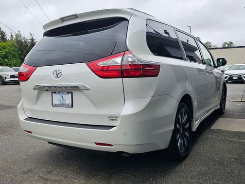 Blizzard Pearl 2019 Toyota Sienna Limited Premium