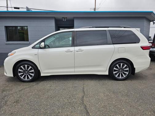Blizzard Pearl 2019 Toyota Sienna Limited Premium