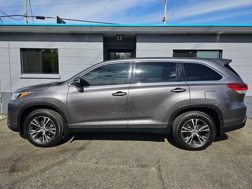 Predawn Gray Mica 2019 Toyota Highlander LE