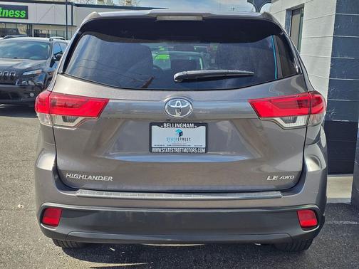 Predawn Gray Mica 2019 Toyota Highlander LE