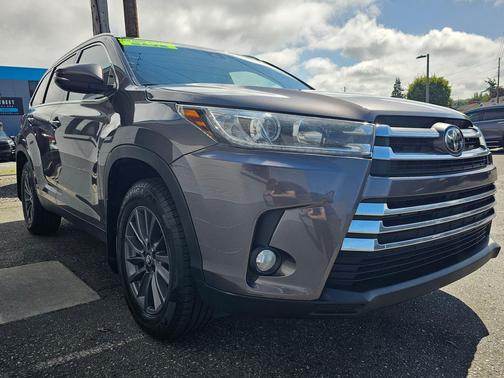 Predawn Gray Mica 2019 Toyota Highlander XLE