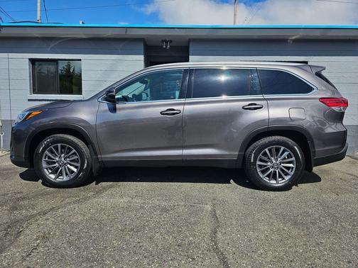 Predawn Gray Mica 2019 Toyota Highlander XLE