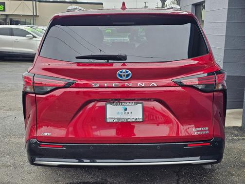 2023 Toyota Sienna LE