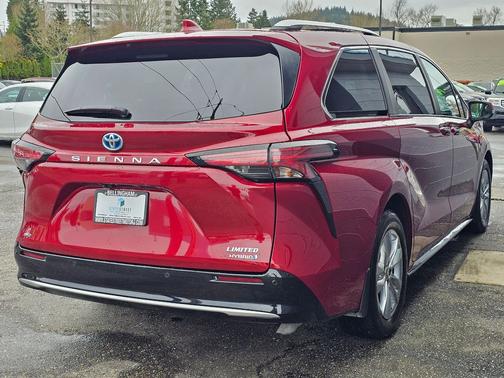 2023 Toyota Sienna LE