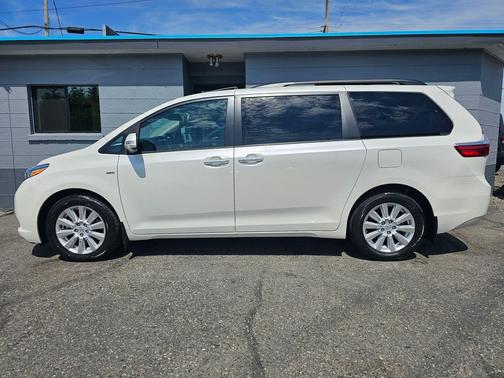Blizzard Pearl 2017 Toyota Sienna Limited Premium