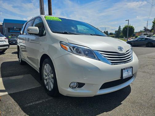 Blizzard Pearl 2017 Toyota Sienna Limited Premium