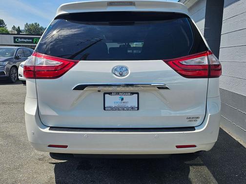 Blizzard Pearl 2017 Toyota Sienna Limited Premium