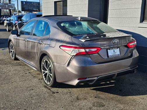 2020 Toyota Camry SE