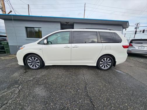 2018 Toyota Sienna XLE