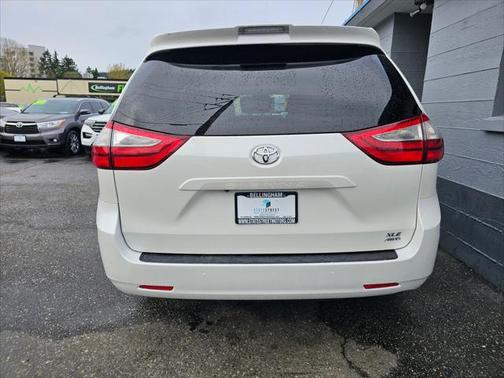 2018 Toyota Sienna XLE