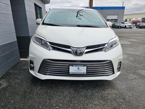 2018 Toyota Sienna XLE