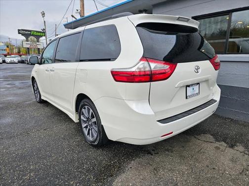 2018 Toyota Sienna XLE