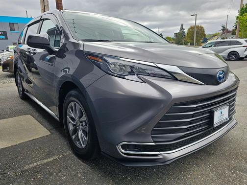 Predawn Gray Mica 2024 Toyota Sienna XLE