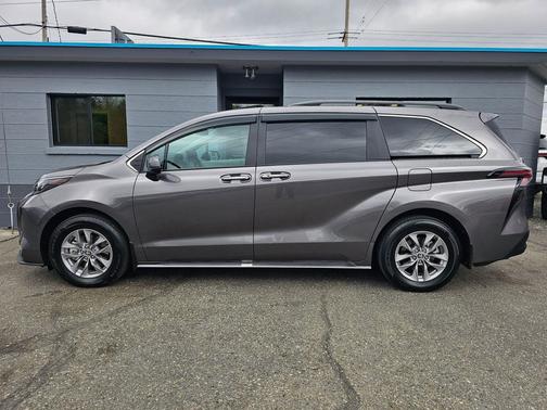 Predawn Gray Mica 2024 Toyota Sienna XLE