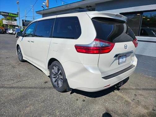 2020 Toyota Sienna Limited Premium