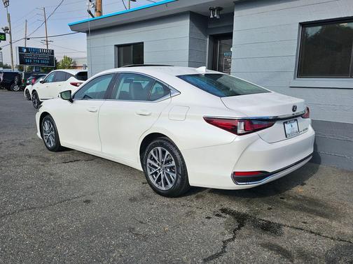 2022 Lexus ES 250 Base