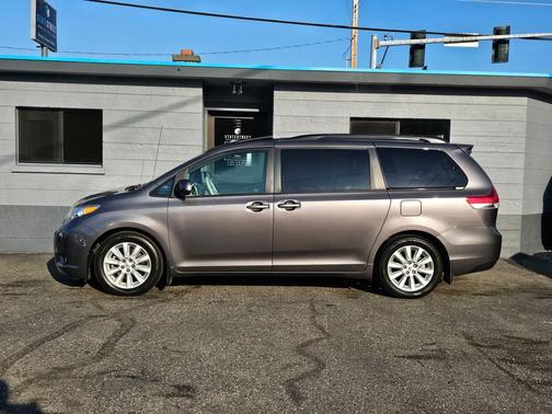 2014 Toyota Sienna XLE