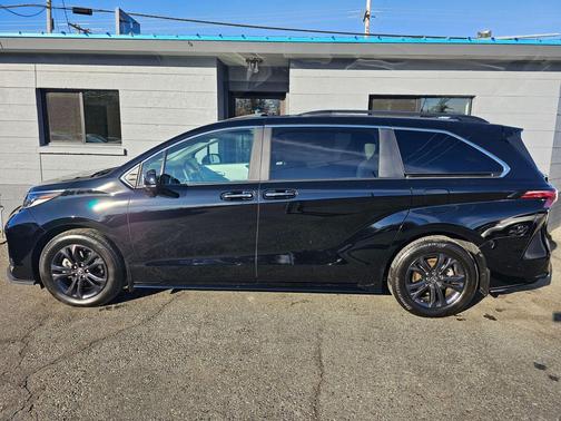 2024 Toyota Sienna XSE 7 Passenger