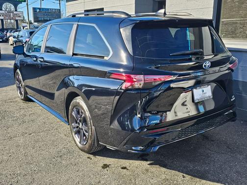 2024 Toyota Sienna XSE 7 Passenger
