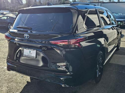 2024 Toyota Sienna XSE 7 Passenger
