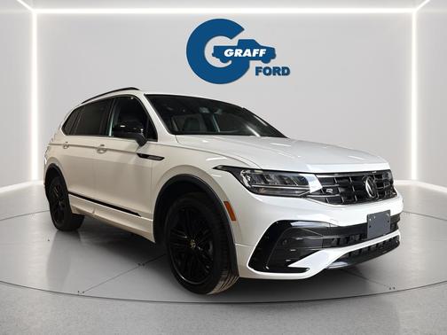 White Pearl 2022 Volkswagen Tiguan 2.0T SE R-Line Black 4MOTION