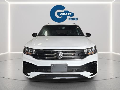 White Pearl 2022 Volkswagen Tiguan 2.0T SE R-Line Black 4MOTION