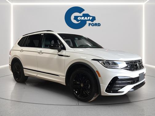 White Pearl 2022 Volkswagen Tiguan 2.0T SE R-Line Black 4MOTION