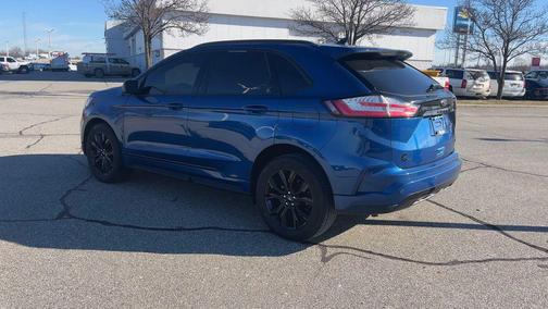 ATLAS BLUE 2022 Ford Edge SE