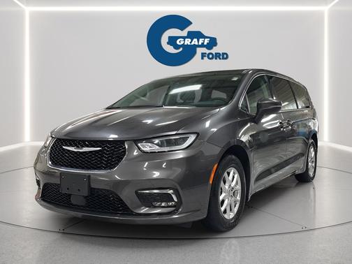 Granite Crystal Metallic Clearcoat 2023 Chrysler Pacifica Touring L