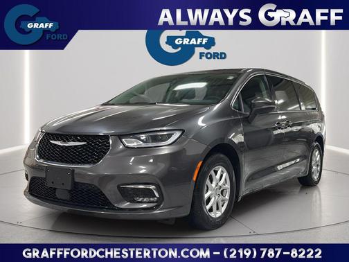 Granite Crystal Metallic Clearcoat 2023 Chrysler Pacifica Touring L