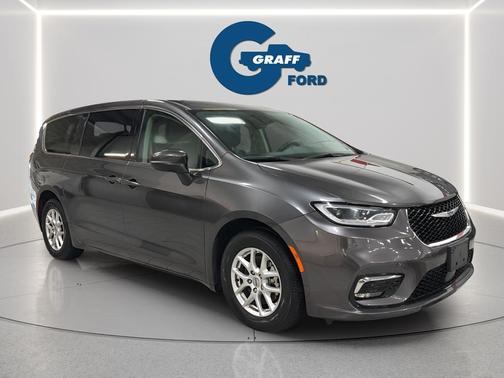 Granite Crystal Metallic Clearcoat 2023 Chrysler Pacifica Touring L