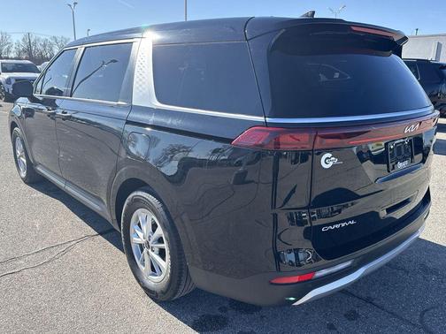 Aurora Black Pearl 2024 Kia Carnival LX