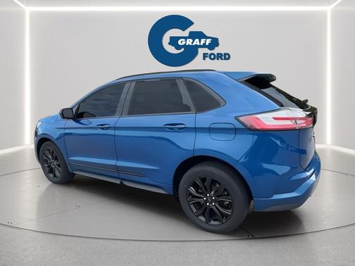 ATLAS BLUE 2022 Ford Edge SE