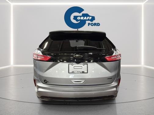 ICONIC SILVER 2022 Ford Edge SE
