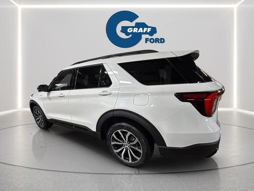 Star White Metallic Tri-Coat 2026 Ford Explorer ST-Line