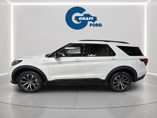 Star White Metallic Tri-Coat 2026 Ford Explorer ST-Line